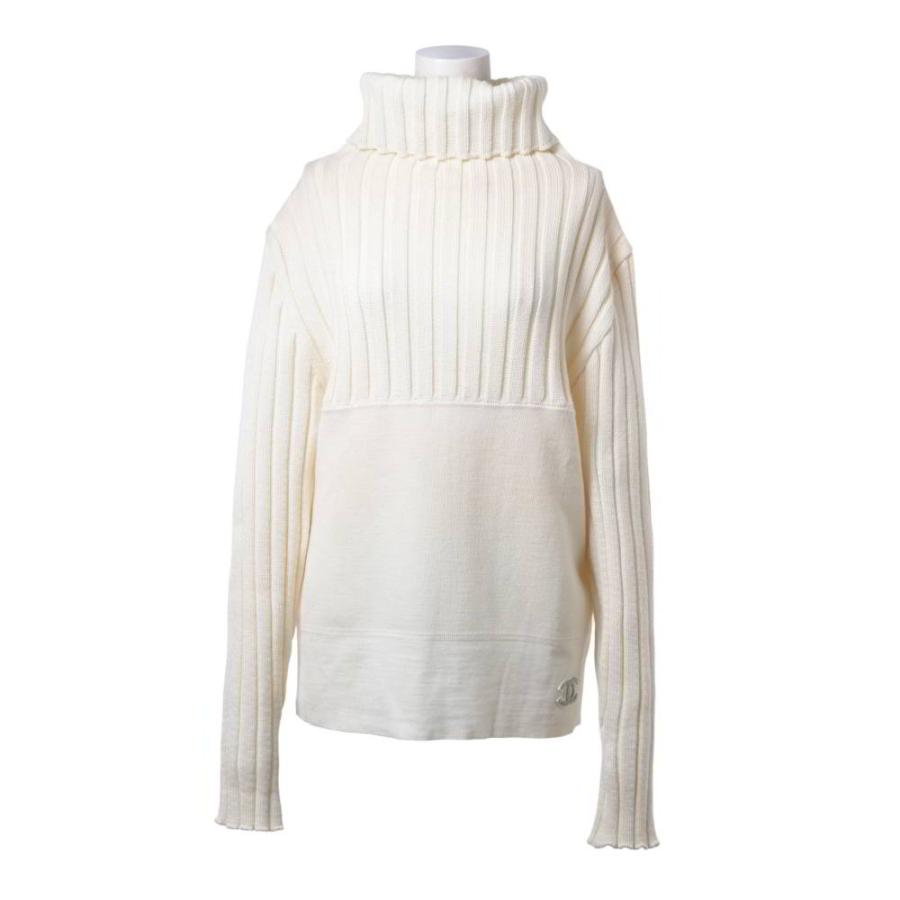 CHANEL 01A P18556V01017 Wool Turtleneck Knit with CC Logo Patch