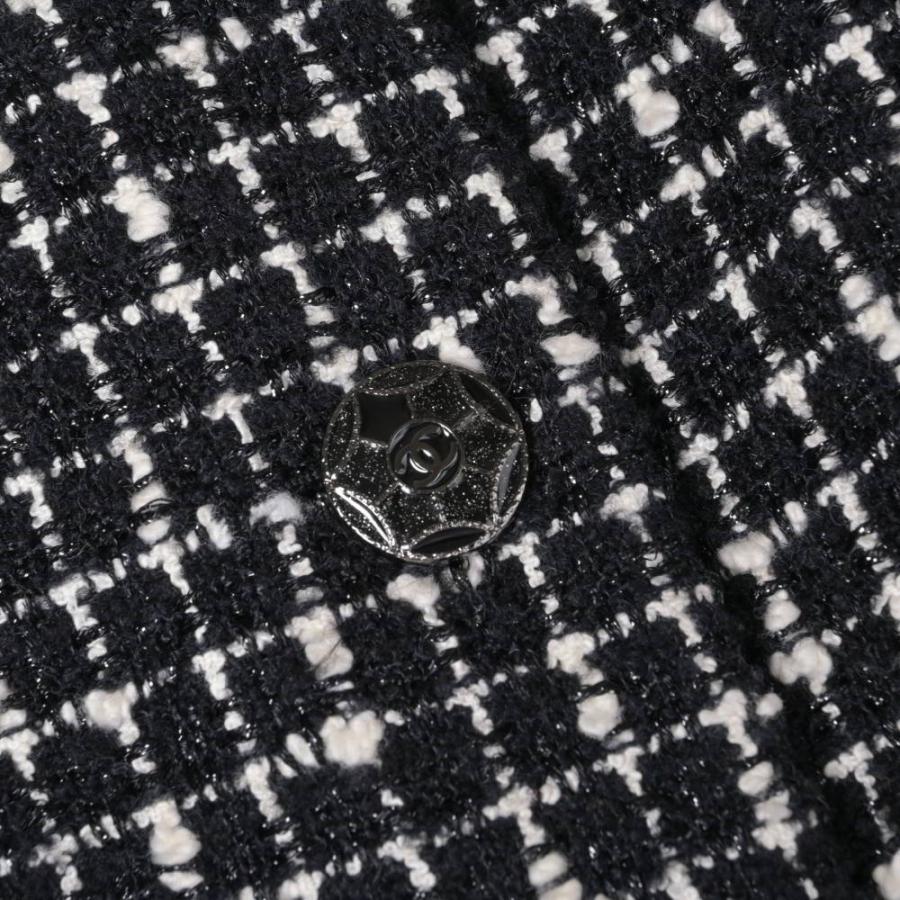 Beautiful Condition CHANEL P39525V28543 Tweed Jacket with 6 CC Logo Buttons