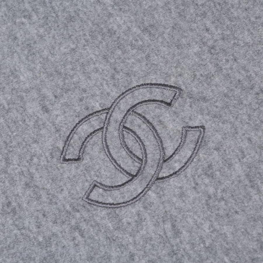 Excellent Condition CHANEL Cashmere-Wool Blanket Set with Embroidered Coco Mark, Eye Mask, and Pouch