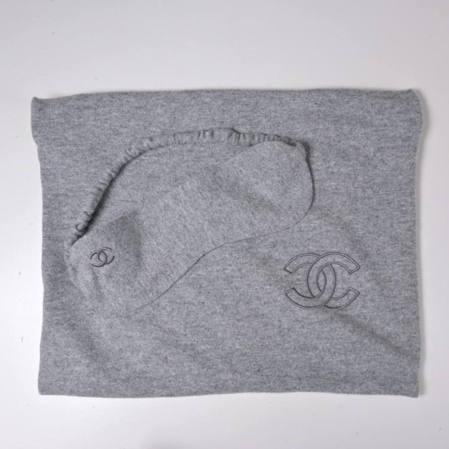 Excellent Condition CHANEL Cashmere-Wool Blanket Set with Embroidered Coco Mark, Eye Mask, and Pouch