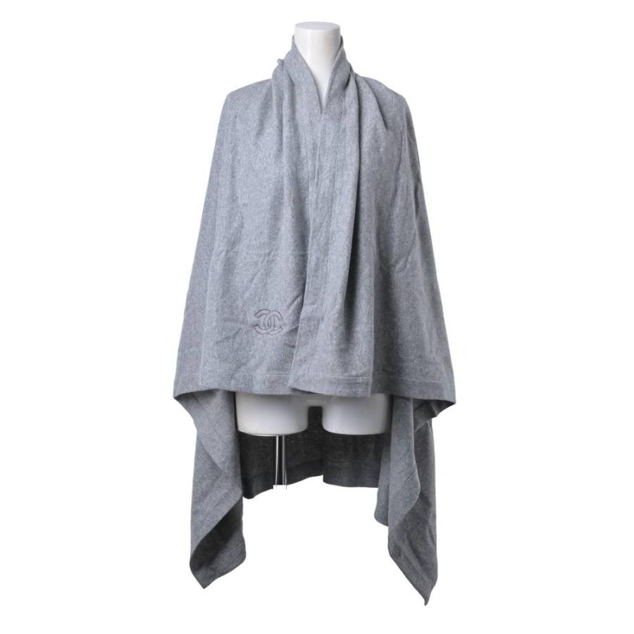 Excellent Condition CHANEL Cashmere-Wool Blanket Set with Embroidered Coco Mark, Eye Mask, and Pouch